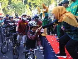 Gubernur Khofifah Didampingi Bupati Gus Muhdlor Ikuti Gowes Gemilang Bareng Masyarakat Sidoarjo