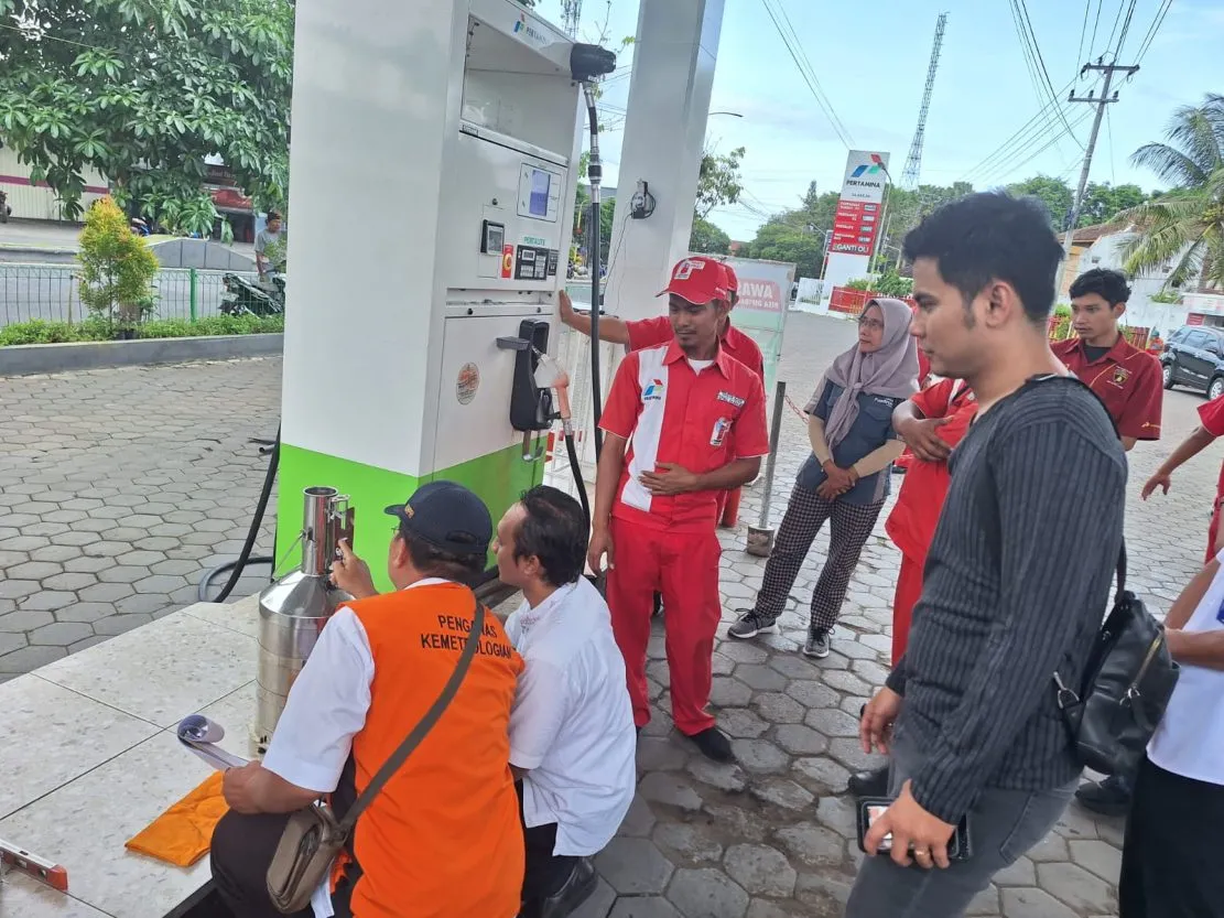 Pastikan Keakuratan Pengisian Tim Gabungan Polresta Banyuwangi Sidak SPBU 1 E1712025517207
