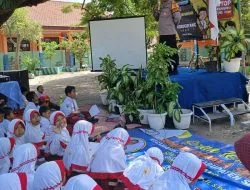 Bhabinkamtibmas Desa Keboguyang Polsek Jabon Memberikan Edukasi ke Sekolah Terkait Upaya Pencegahan Perundungan dan Bahaya Narkoba
