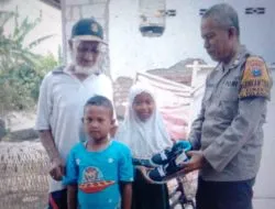 Bhabinkamtibmas Desa Kemantren Hadiahi Sepatu Baru untuk Anak Yatim Piatu