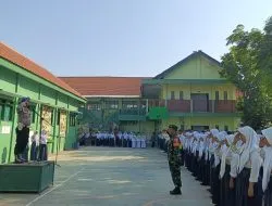 Bhabinkamtibmas dan Babinsa Rejeni Bina Kedisiplinan Pelajar SMPI Krembung