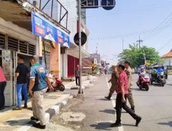 Satpol PP Kota Mojokerto dan Kantor Bea Cukai Sidoarjo Bersama Tim Gabungan Lakukan Razia Rokok Ilegal di Toko- Toko