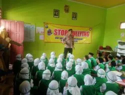Kanit Binmas Polsek Krembung Edukasi Bahaya Bullying di Sekolah